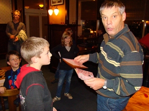 tn_Jorik Mombarg ontvangt van der Wal diploma.jpg
