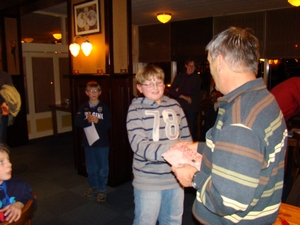 tn_Justin Boers ontvangt van der Wal diploma.jpg
