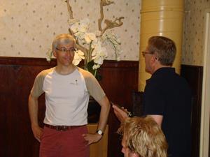 DEZ-voorzitter Johan Beltman speecht over Tonny Roeterdink.jpg
