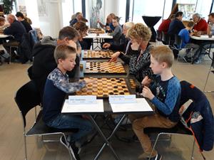 DEZ 8 tot 88 damtoernooi finale 12-04-2017 02946.JPG